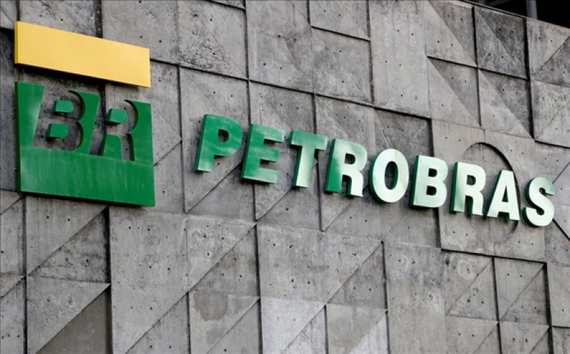 The logo of Brazil's state-run Petrobras oil company is seen at its headquarters in Rio de Janeiro, Brazil October 16, 2019. REUTERS/Sergio Moraes/File Photo