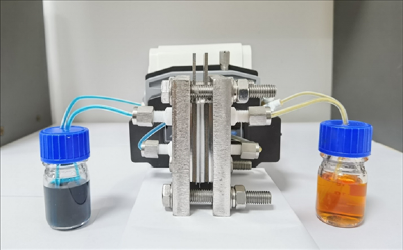 The aqueous redox flow battery built by the Chinese research group.  Liwen Wang, South China University of Technology