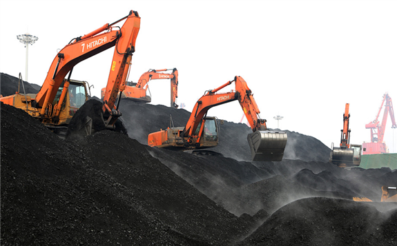 Excavators stack newly arrived thermal coals in a port in Lianyungang, Jiangsu Province, China, November 17, 2021. /CFP