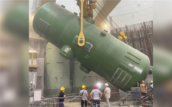 A Rooppur steam generator is lifted into place (Image: Rosatom)