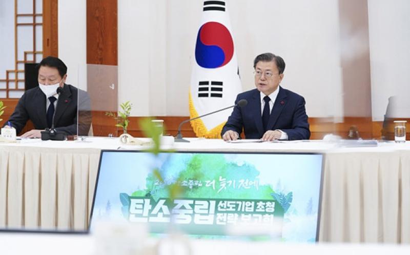 President Moon Jae-in speaks at a meeting on carbon neutrality on Dec. 10, 2021, in this photo provided by Cheong Wa Dae.