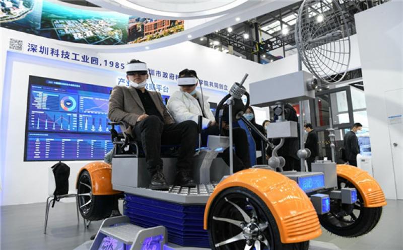 Visitors experience a VR game at the 23rd China Hi-Tech Fair (CHTF) in Shenzhen, south China's Guangdong Province, Dec. 27, 2021. [Photo/Xinhua]