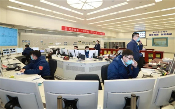 Operators in the control room of Fuqing 6 (Image: CNNC)