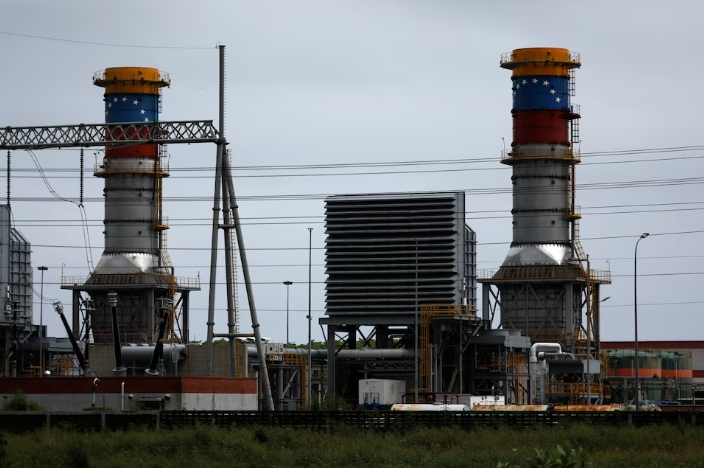 Oil Inches up After U.S. Reimposes Venezuela Oil Sanctions